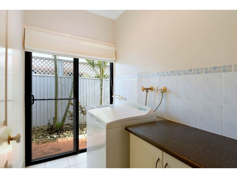 6 Crombie Avenue, Surfers Paradise QLD 4217