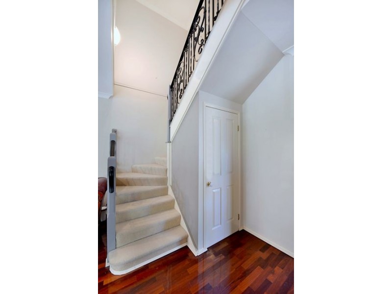 6 Crombie Avenue, Surfers Paradise QLD 4217