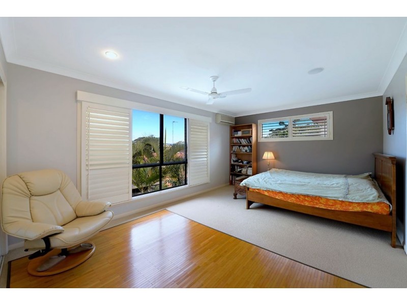 6 Crombie Avenue, Surfers Paradise QLD 4217