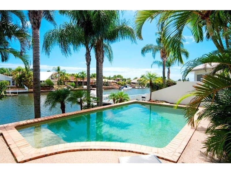 55 Pebble Beach Drive, Runaway Bay QLD 4216