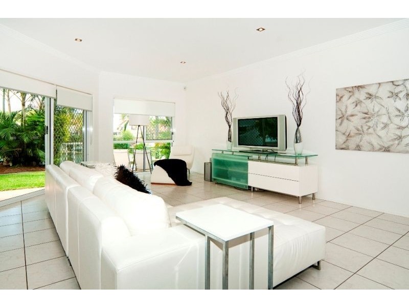 55 Pebble Beach Drive, Runaway Bay QLD 4216