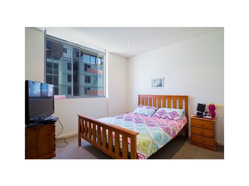 18 Cypress Avenue, Surfers Paradise QLD 4217