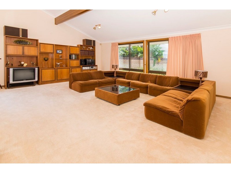 11 Moomba Court, Sorrento QLD 4217