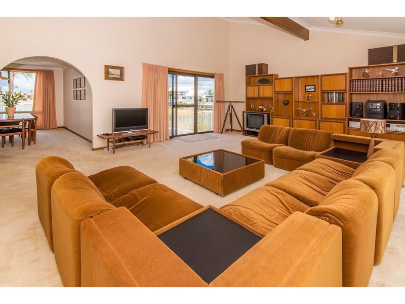 11 Moomba Court, Sorrento QLD 4217