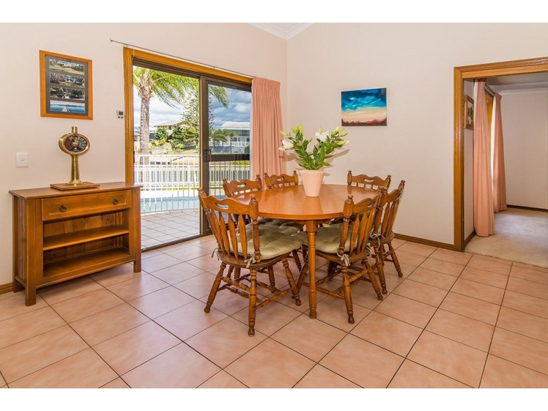 11 Moomba Court, Sorrento QLD 4217