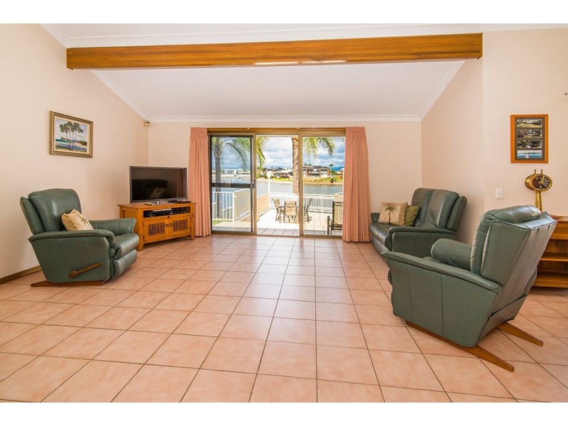 11 Moomba Court, Sorrento QLD 4217