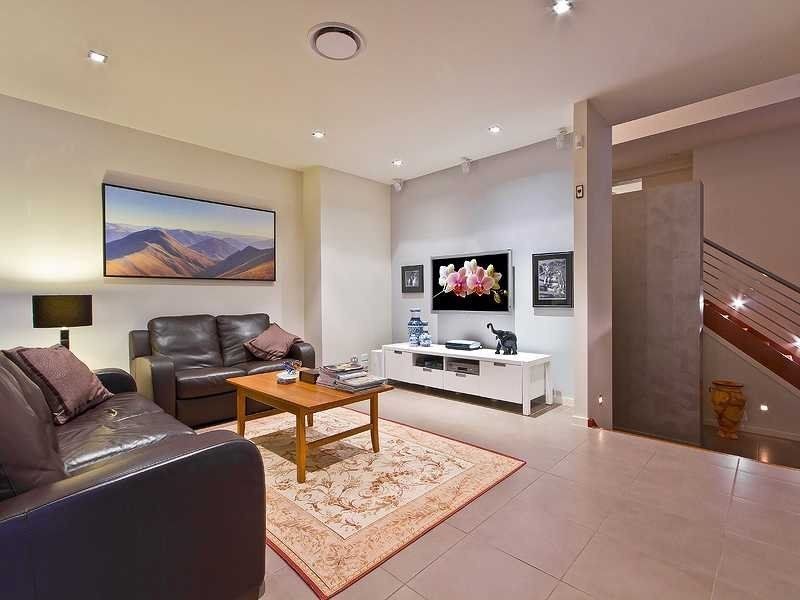 28 Azzurra Drive, Varsity Lakes QLD 4227