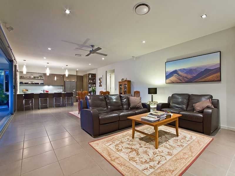28 Azzurra Drive, Varsity Lakes QLD 4227