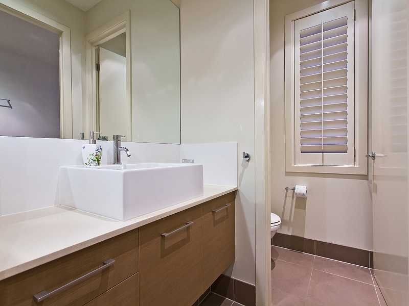 28 Azzurra Drive, Varsity Lakes QLD 4227