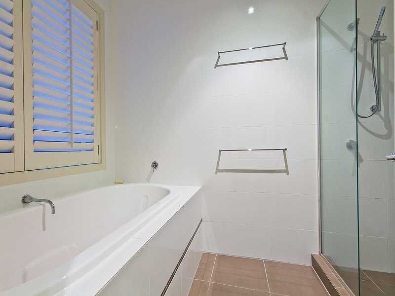 28 Azzurra Drive, Varsity Lakes QLD 4227