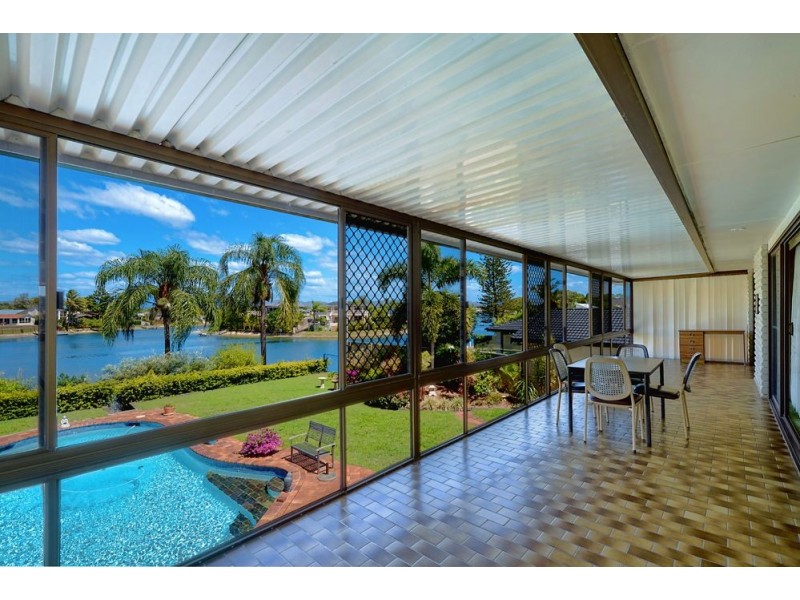 4 Alma Street, Broadbeach Waters QLD 4218