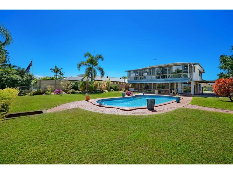 4 Alma Street, Broadbeach Waters QLD 4218