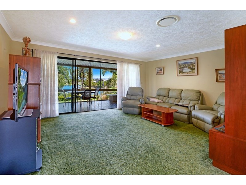 4 Alma Street, Broadbeach Waters QLD 4218