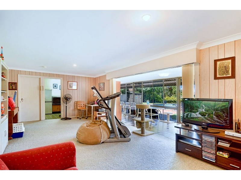 4 Alma Street, Broadbeach Waters QLD 4218