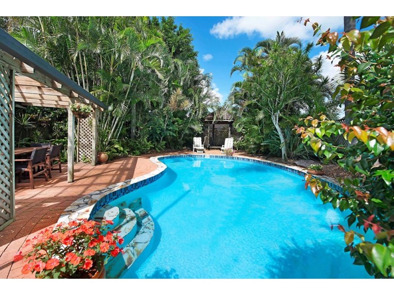 19 Henning Court, Mermaid Waters QLD 4218