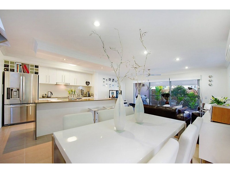 25 Lillie Street, Burleigh Waters QLD 4220