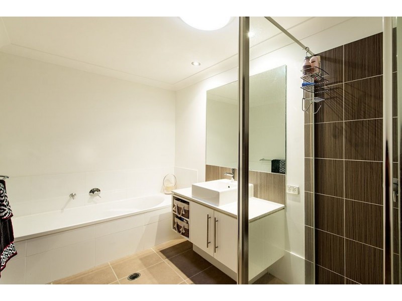 25 Lillie Street, Burleigh Waters QLD 4220