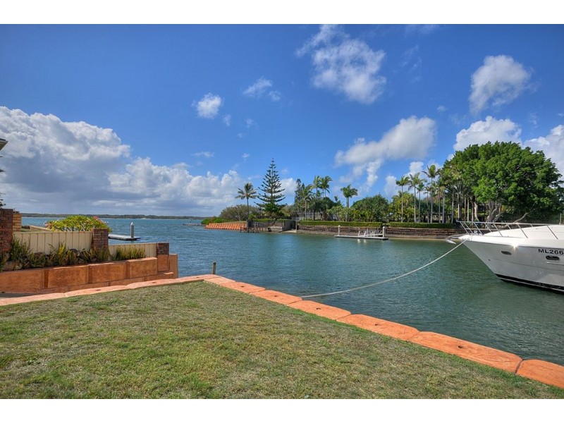 6 Sepik Place, Runaway Bay QLD 4216