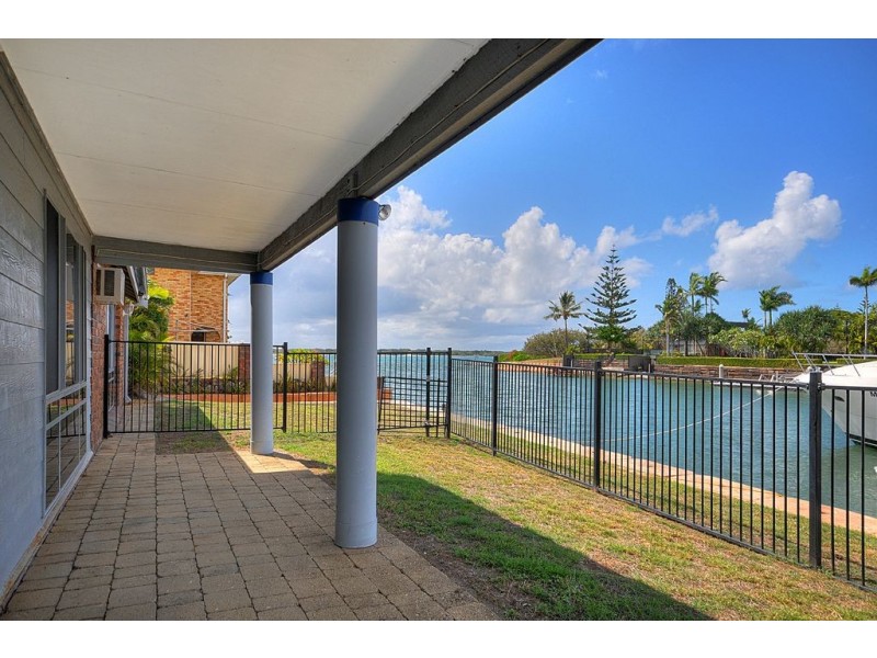 6 Sepik Place, Runaway Bay QLD 4216
