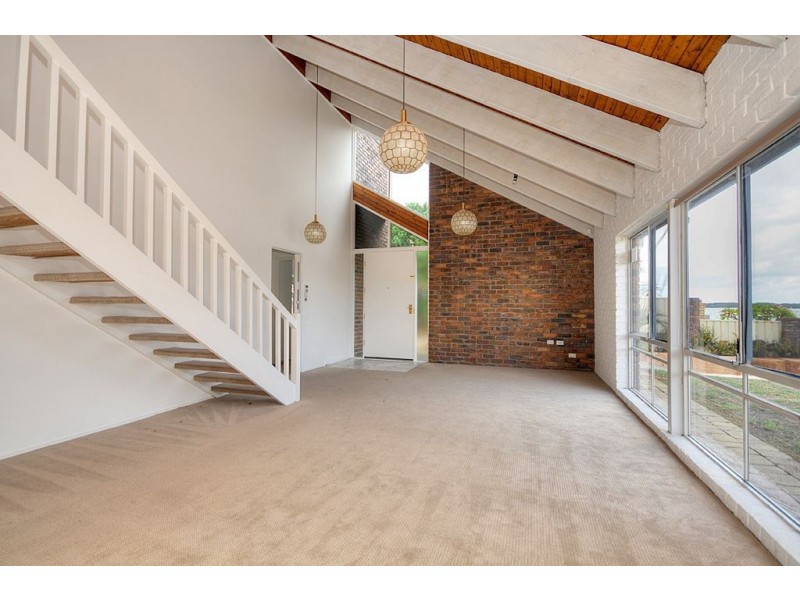 6 Sepik Place, Runaway Bay QLD 4216