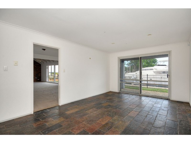 6 Sepik Place, Runaway Bay QLD 4216