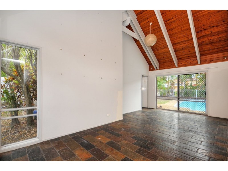 6 Sepik Place, Runaway Bay QLD 4216