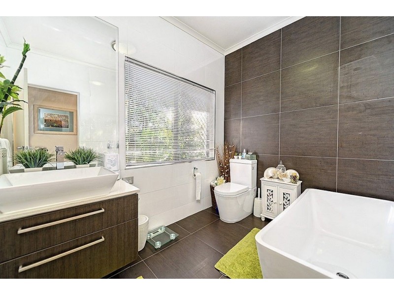 Broadbeach Waters QLD 4218