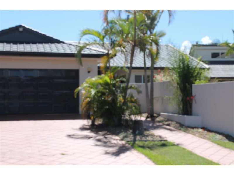 12 Wanneroo Court, Mermaid Waters QLD 4218