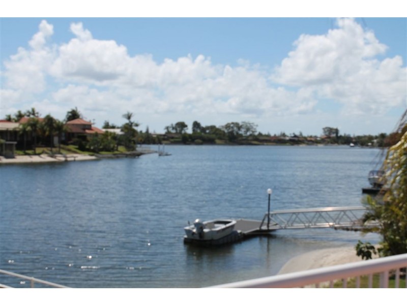 12 Wanneroo Court, Mermaid Waters QLD 4218