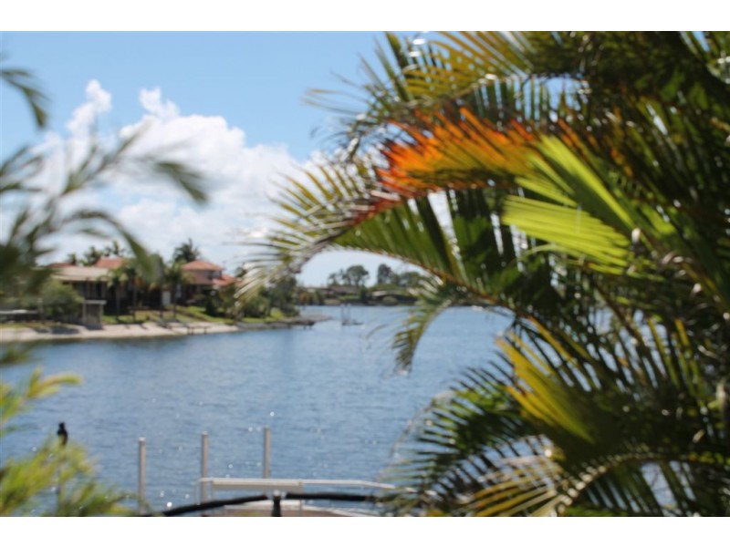 12 Wanneroo Court, Mermaid Waters QLD 4218