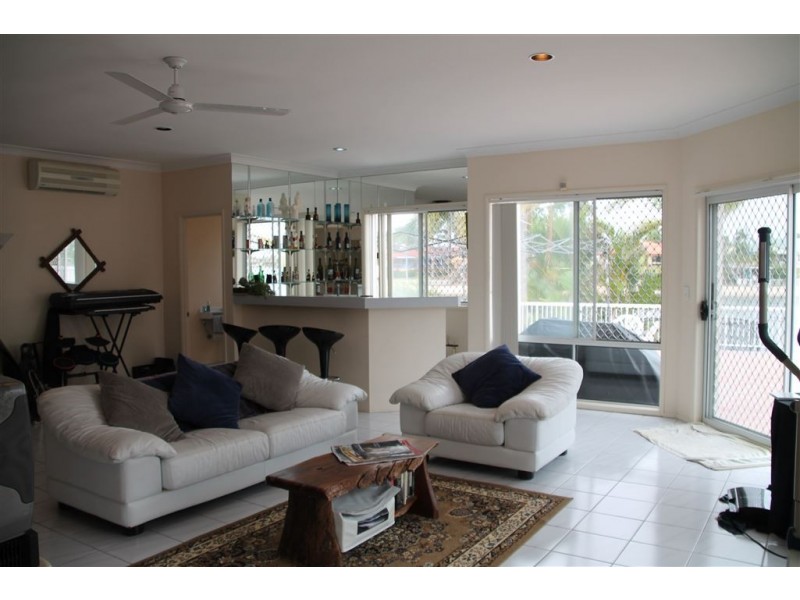 12 Wanneroo Court, Mermaid Waters QLD 4218