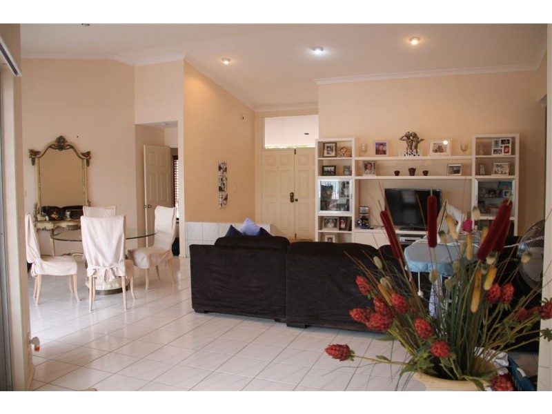 12 Wanneroo Court, Mermaid Waters QLD 4218