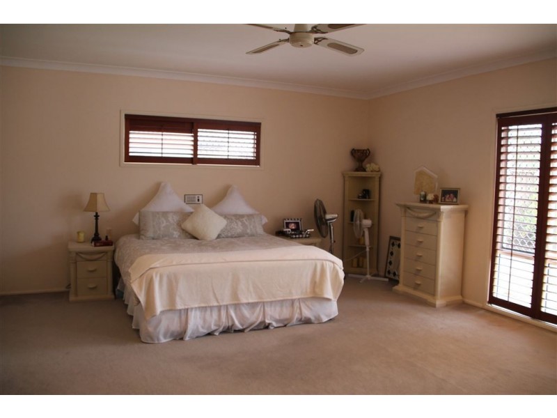 12 Wanneroo Court, Mermaid Waters QLD 4218