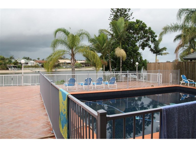 12 Wanneroo Court, Mermaid Waters QLD 4218