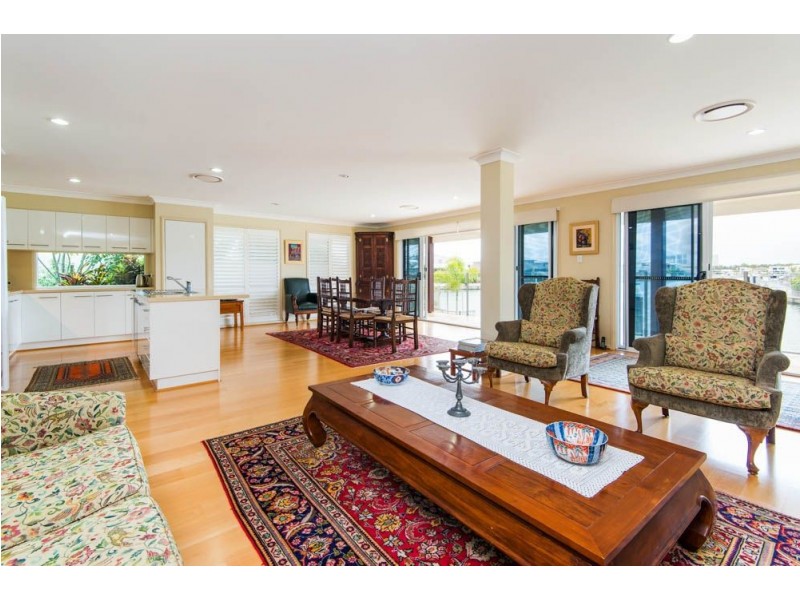 61 Compass Drive, Biggera Waters QLD 4216