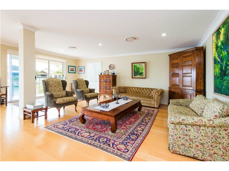 61 Compass Drive, Biggera Waters QLD 4216