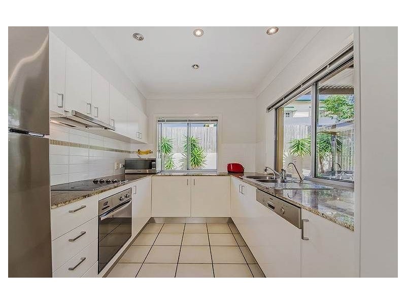 6/215 Benowa Road, Benowa QLD 4217
