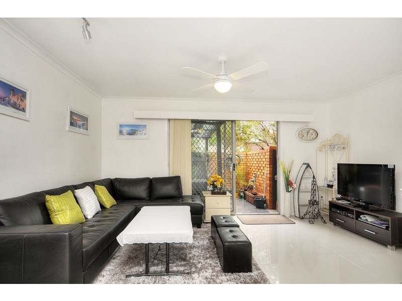 1/26 Alexandra Ave, Broadbeach QLD 4218