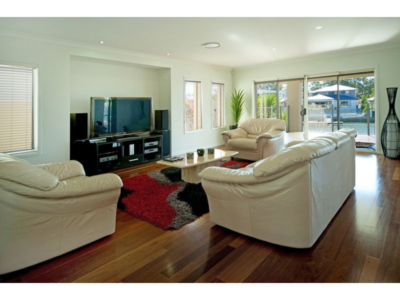 6 North Quay Drive, Biggera Waters QLD 4216