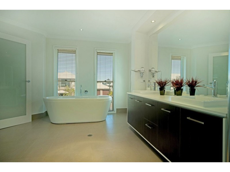 6 North Quay Drive, Biggera Waters QLD 4216