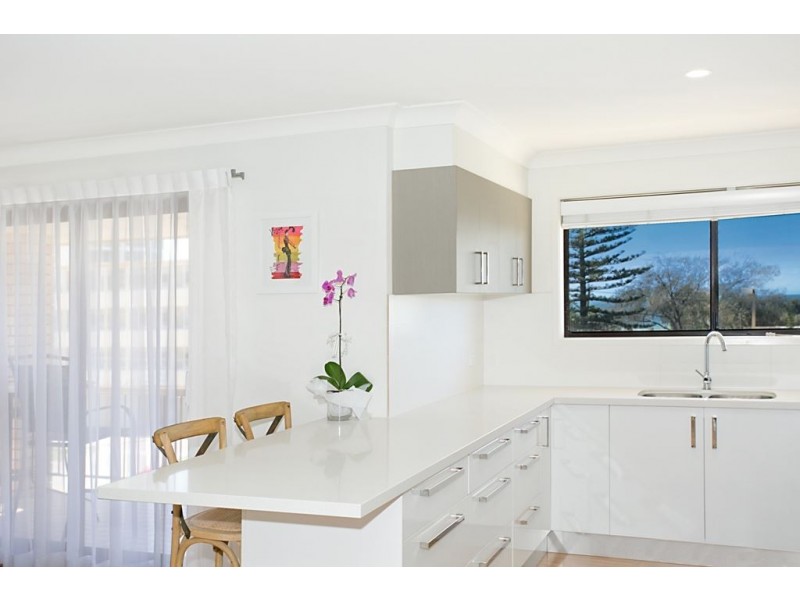 9/137 Old Burleigh Road, Broadbeach QLD 4218