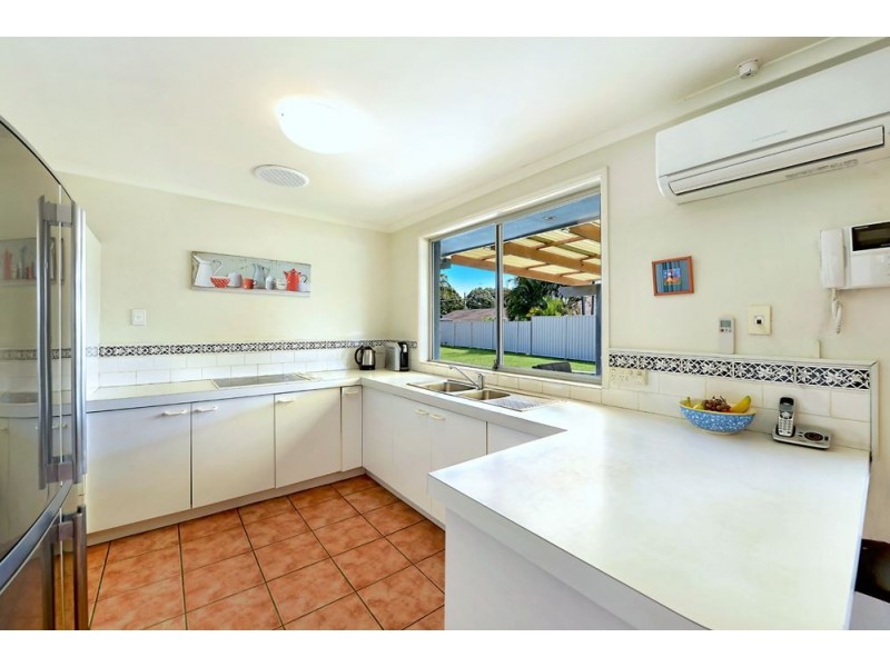 8 Rotorua Place, Clear Island Waters QLD 4226