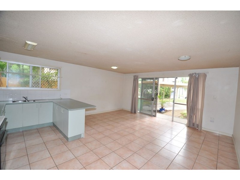 2/6 Parnoo Street, Chevron Island QLD 4217