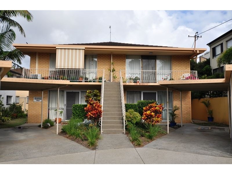 2/6 Parnoo Street, Chevron Island QLD 4217