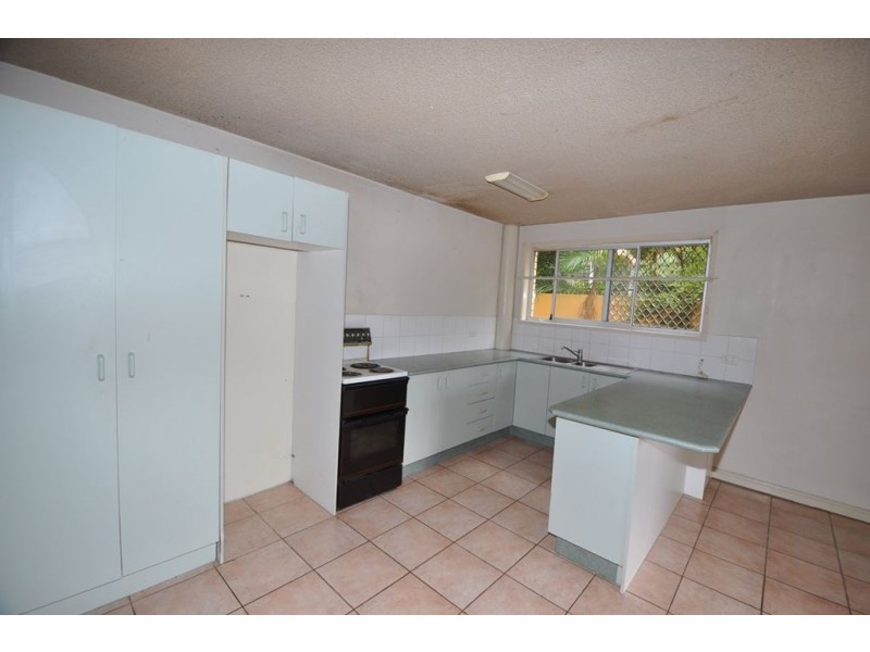 2/6 Parnoo Street, Chevron Island QLD 4217