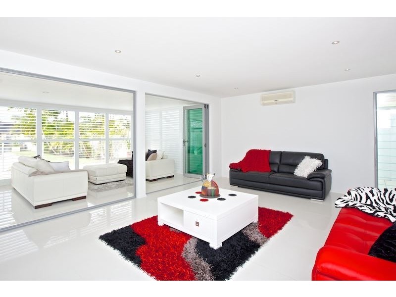 45 Daru Avenue, Runaway Bay QLD 4216