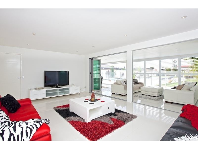 45 Daru Avenue, Runaway Bay QLD 4216