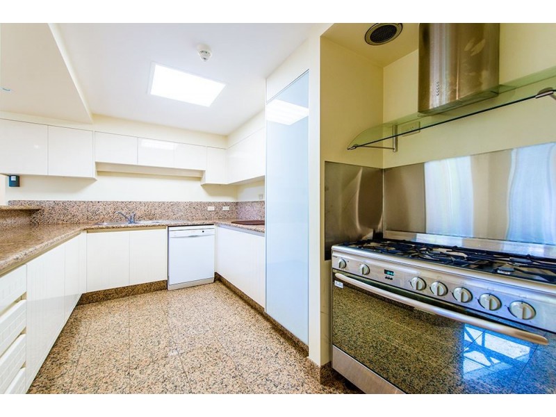 125 Santa Cruz Boulevard, Clear Island Waters QLD 4226