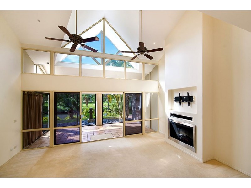 125 Santa Cruz Boulevard, Clear Island Waters QLD 4226