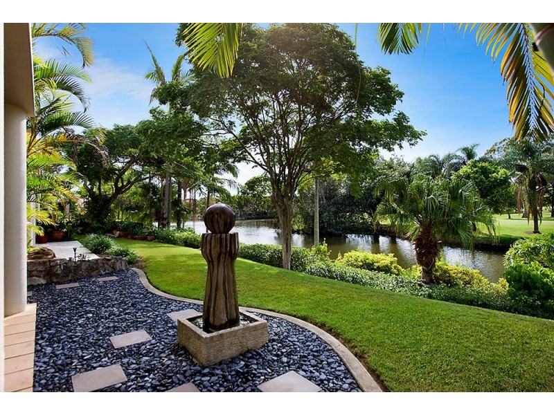 125 Santa Cruz Boulevard, Clear Island Waters QLD 4226